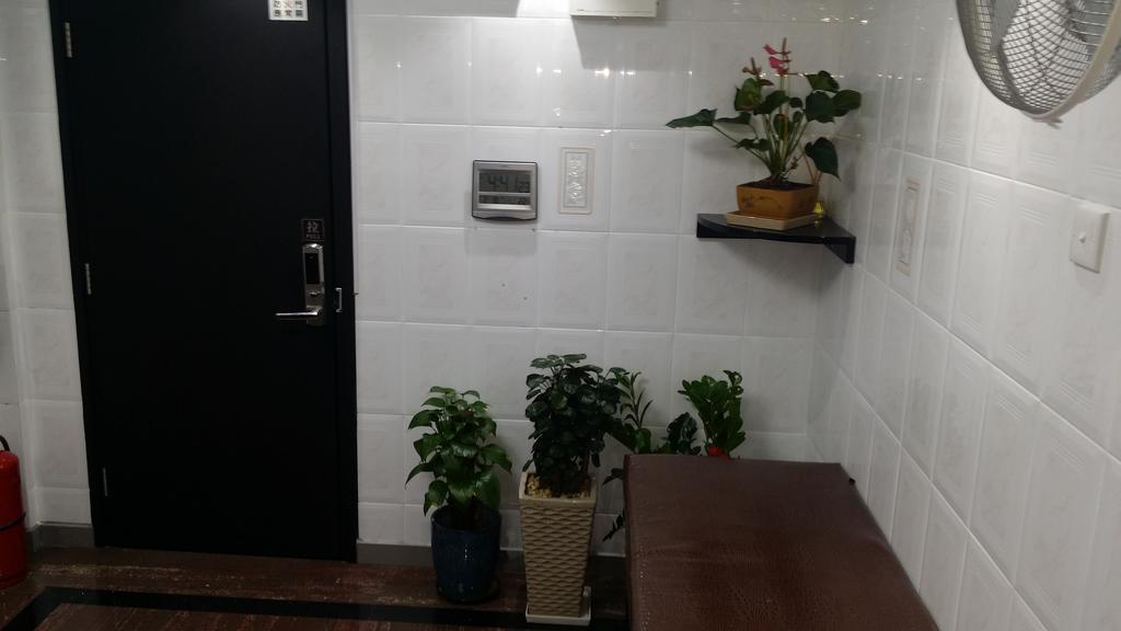 Tom'S Guest House Цзюлун Экстерьер фото