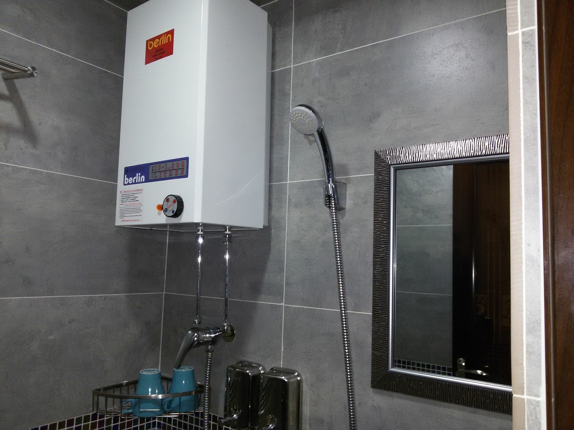 Tom'S Guest House Цзюлун Экстерьер фото
